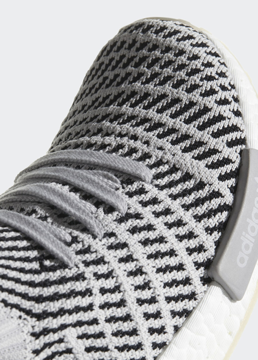 Серые всесезонные кроссовки adidas NMD_R1 STLT Primeknit