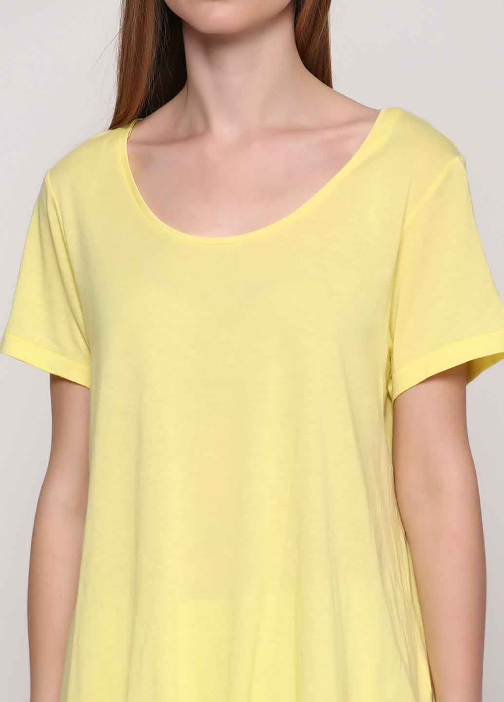 Желтая летняя футболка Cos
