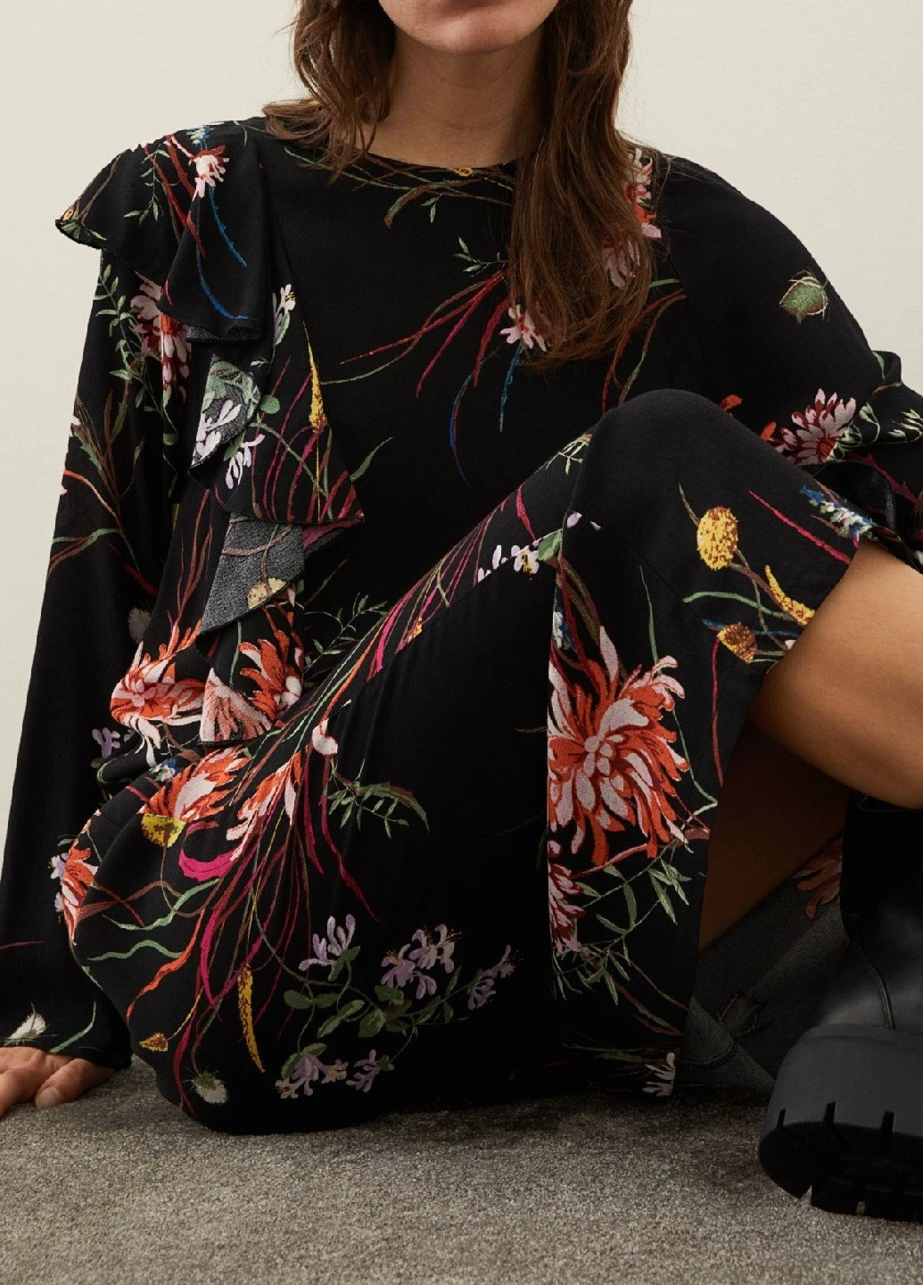 Черное кэжуал платье H&M с цветочным принтом