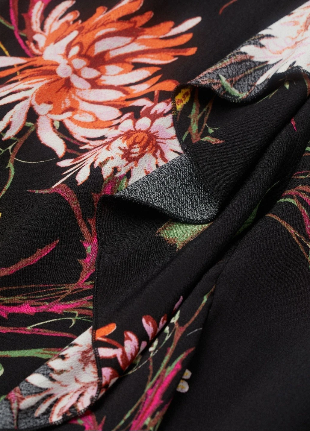 Черное кэжуал платье H&M с цветочным принтом