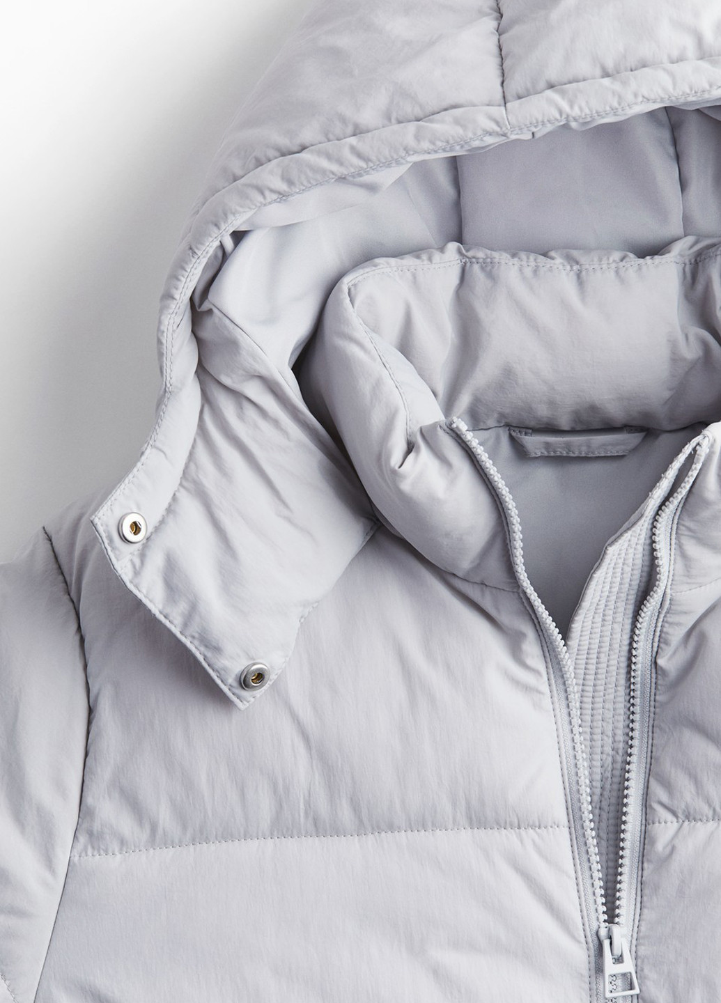 Светло-серая зимняя куртка H&M