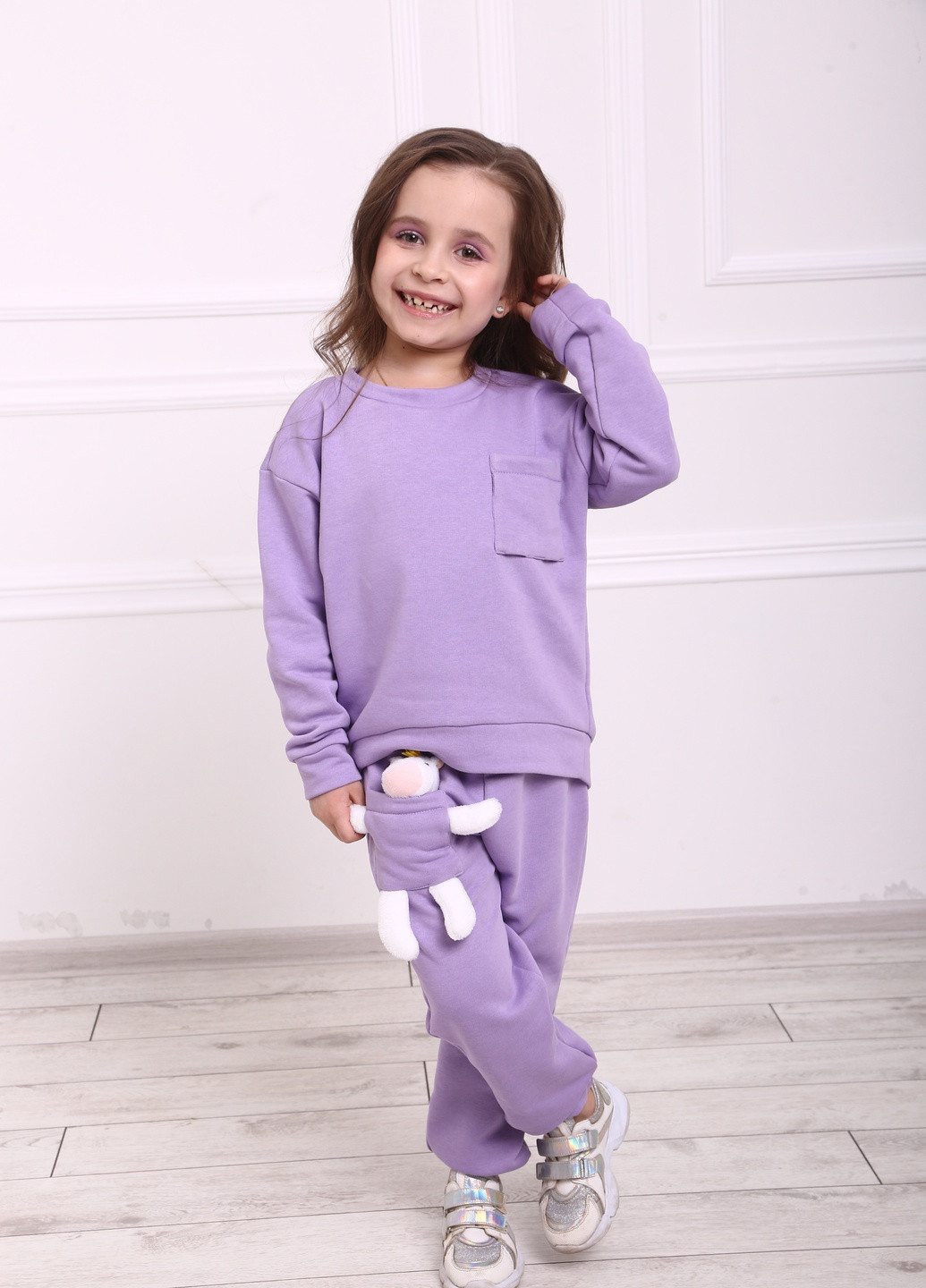 Лиловый демисезонный детский спортивный трикотажный костюм с игрушкой единорожка для девочек лиловый 104-140 4-11 лет Zabavka