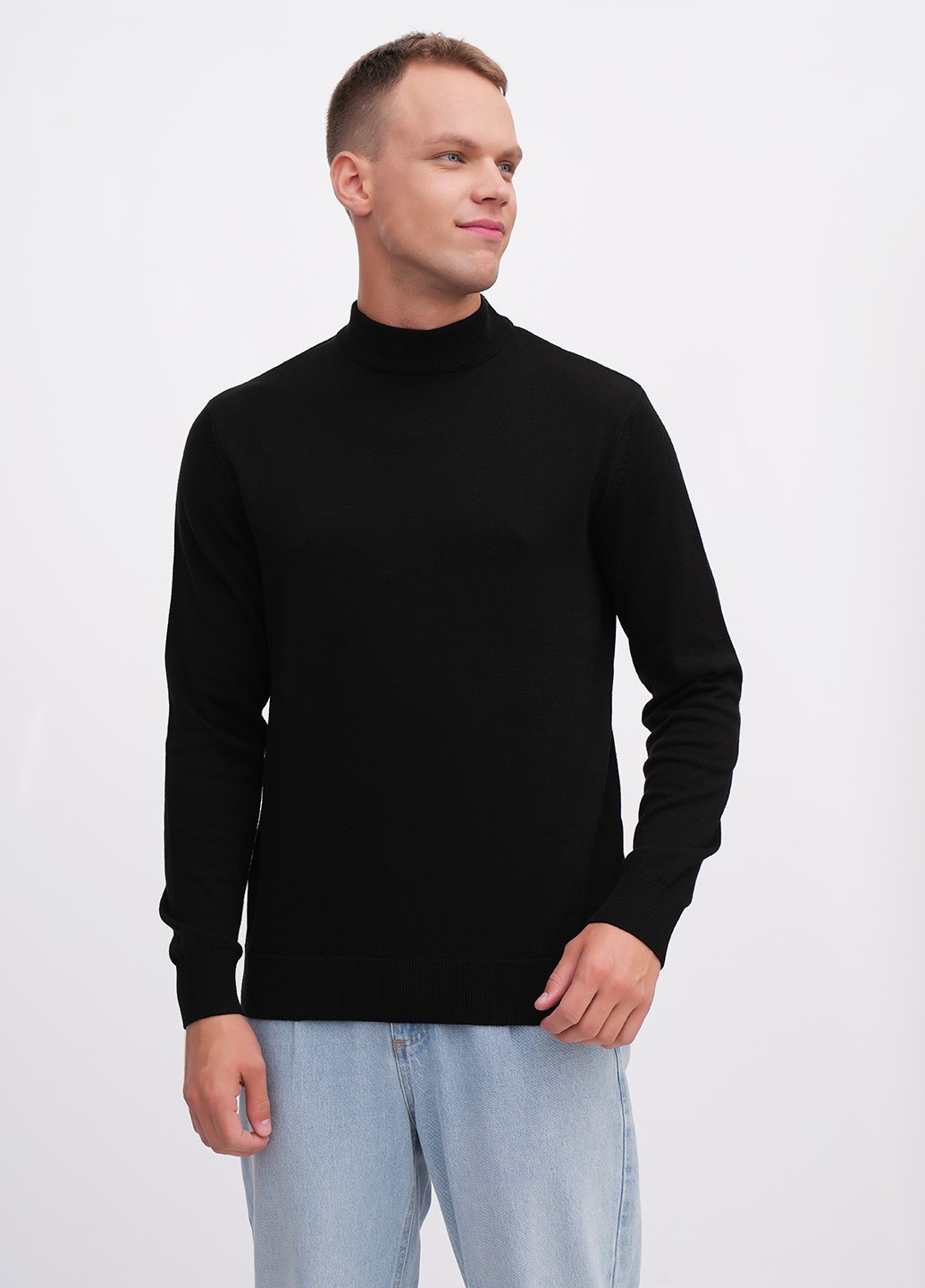 Черный демисезонный свитер джемпер EQUILIBRI