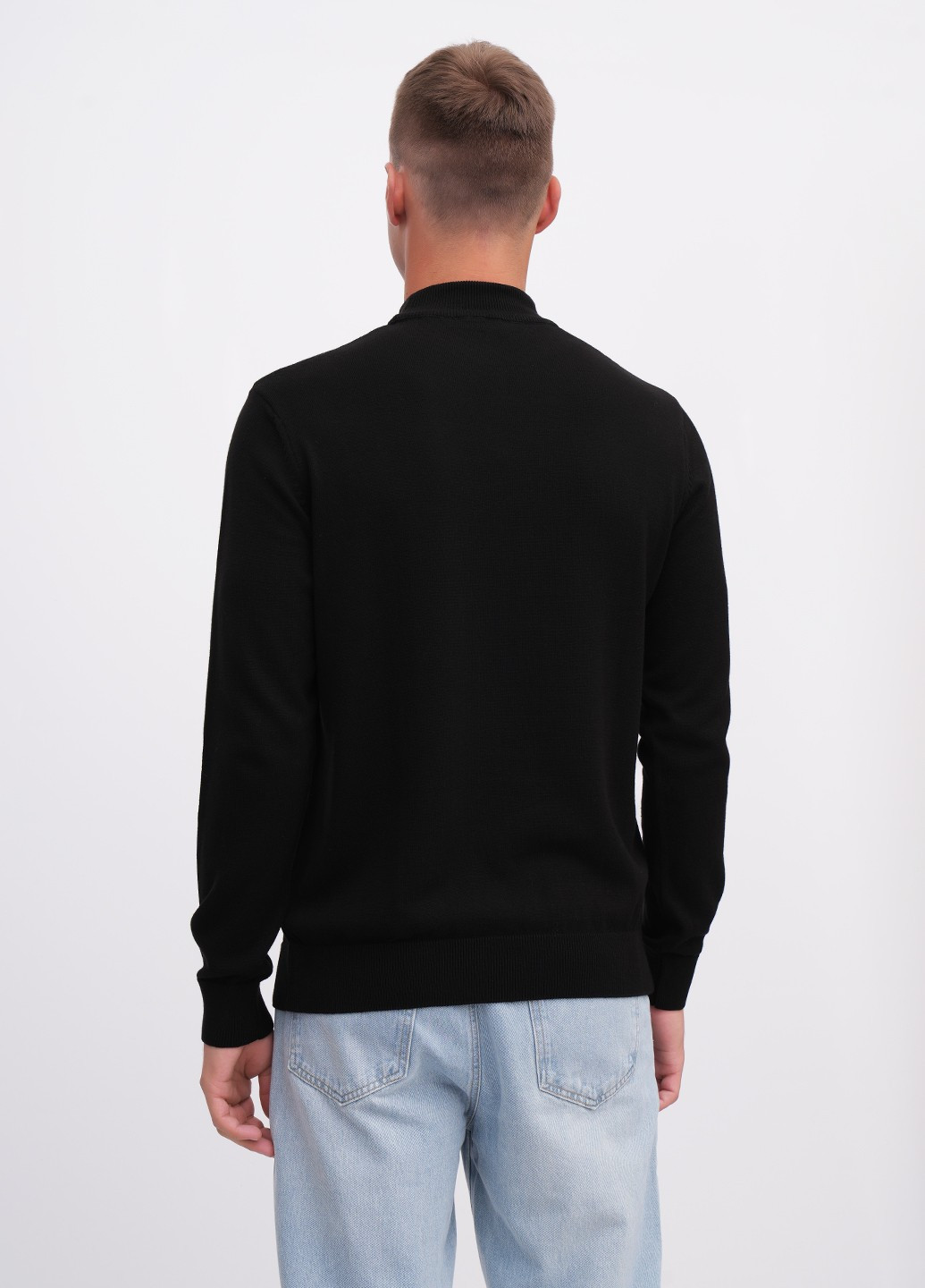 Черный демисезонный свитер джемпер EQUILIBRI