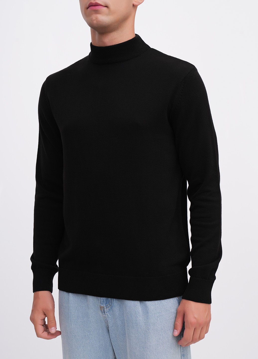 Черный демисезонный свитер джемпер EQUILIBRI