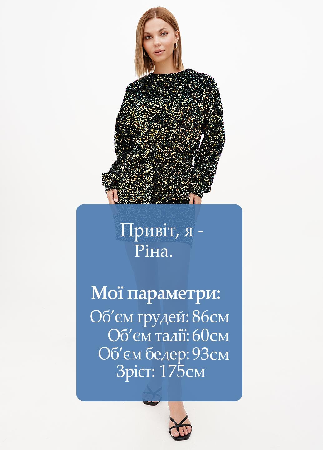 Черное коктейльное платье Boohoo с новогодним принтом