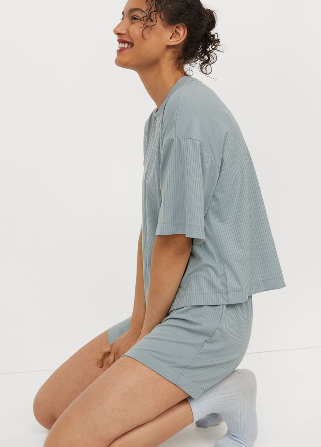 Блакитна всесезон піжама (футболка, шорти) футболка + шорти H&M