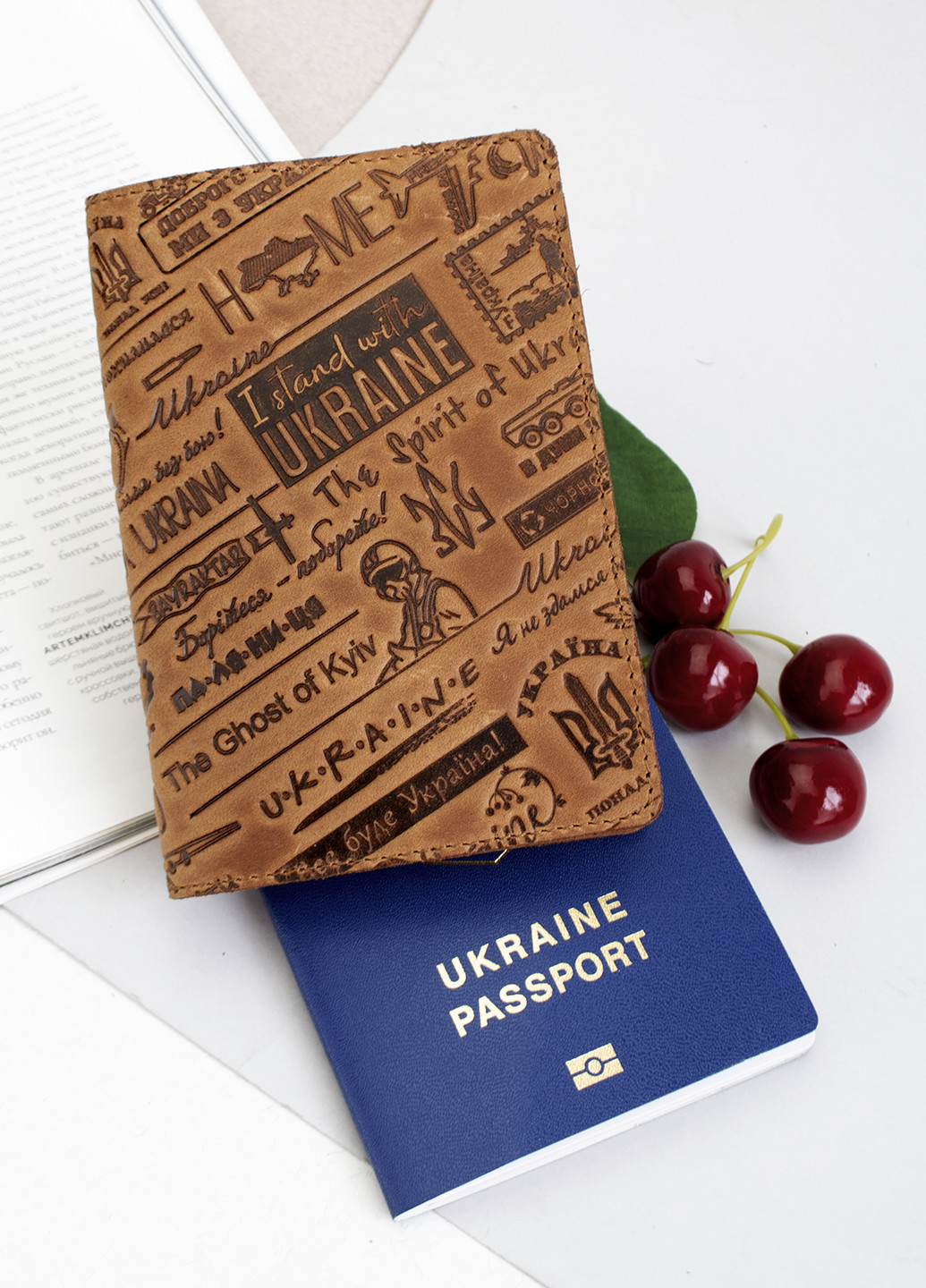 Подарунковий жіночий набір №56 "Ukraine" (бежевий) у коробці: обкладинка на паспорт + портмоне HandyCover (253636331)