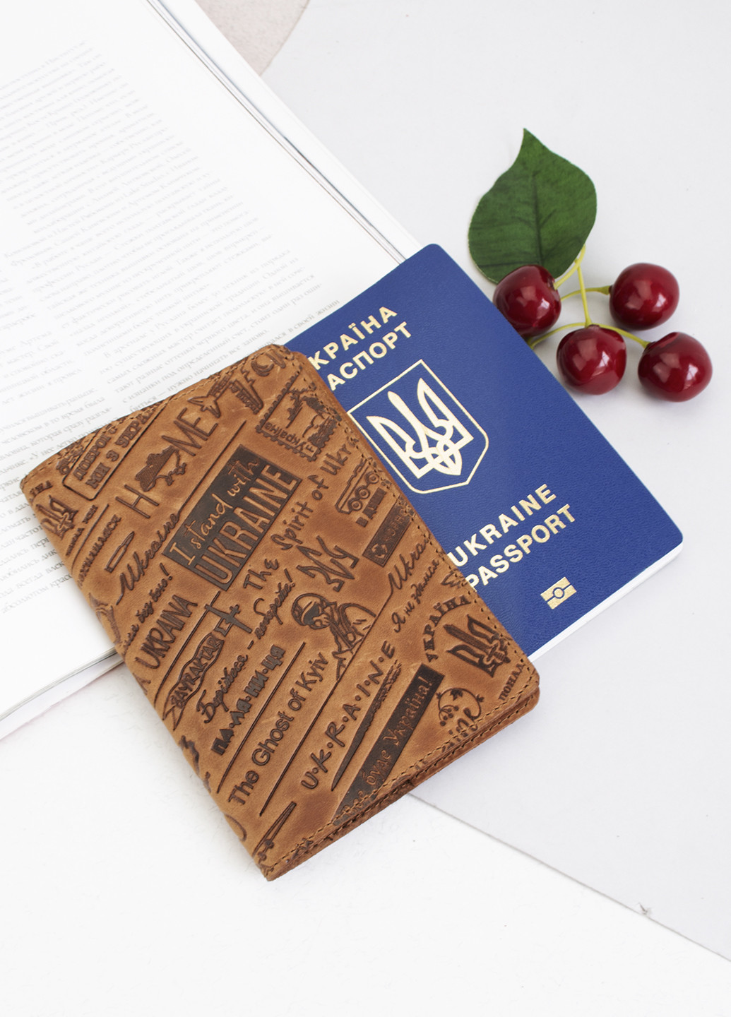 Подарунковий жіночий набір №56 "Ukraine" (бежевий) у коробці: обкладинка на паспорт + портмоне HandyCover (253636331)