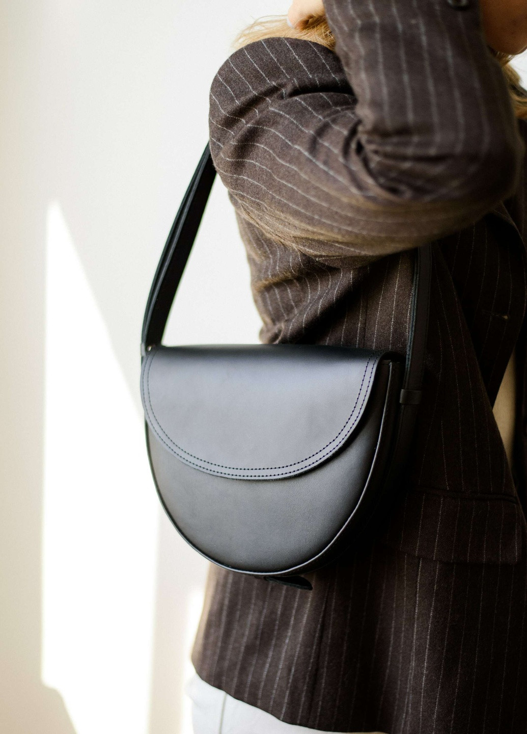 Элегантная женская сумка из натуральной кожи с легким матовым эффектом черного цвета Boorbon (253342366)