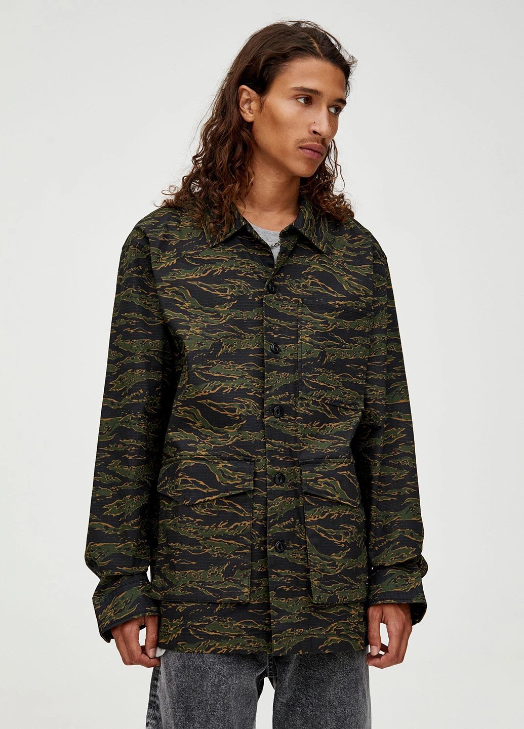 Чорна демісезонна куртка Pull & Bear