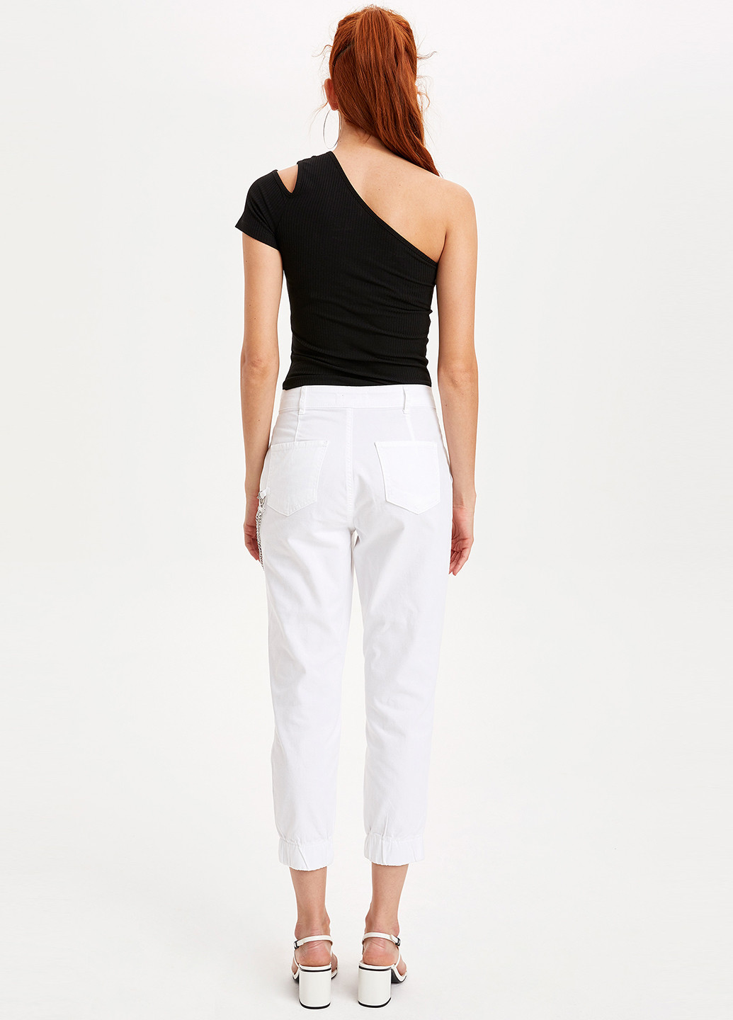 Белые кэжуал летние зауженные брюки DeFacto