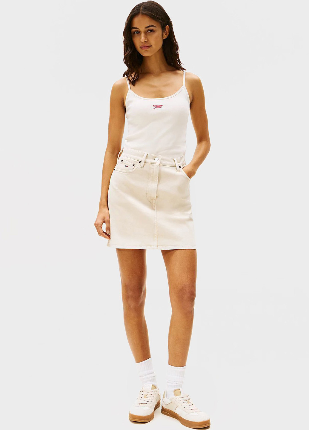 Светло-бежевая джинсовая однотонная юбка Tommy Jeans а-силуэта (трапеция)