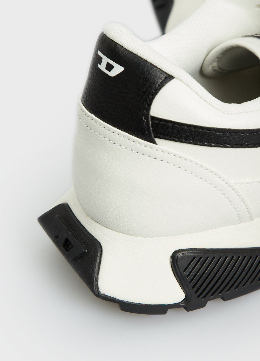 Белые демисезонные кроссовки Diesel