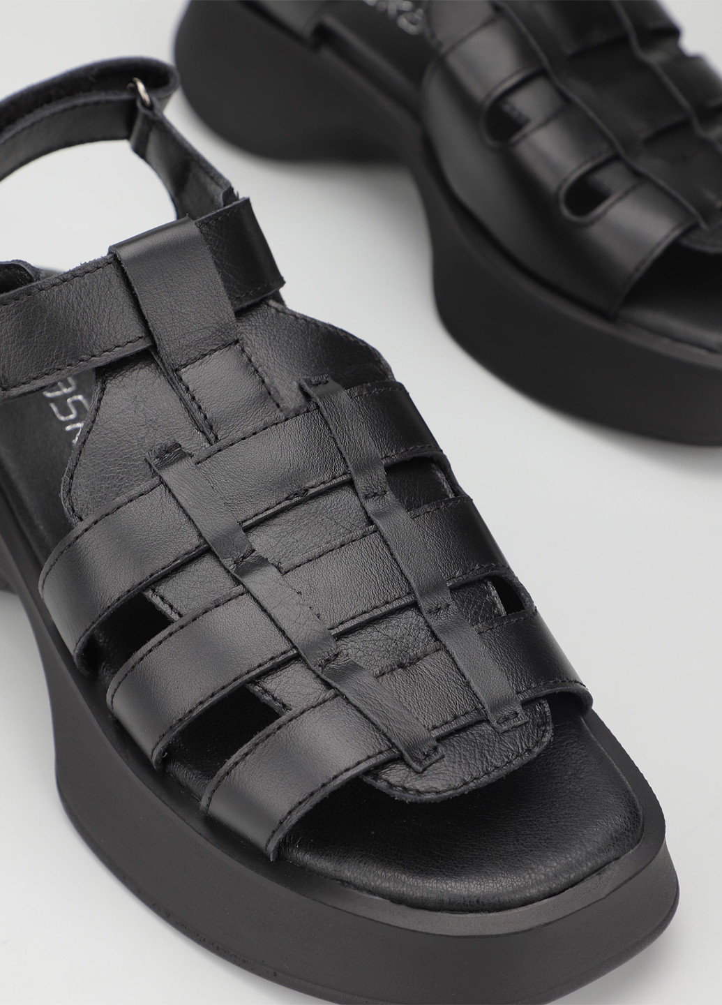 Черные босоножки Braska на липучке