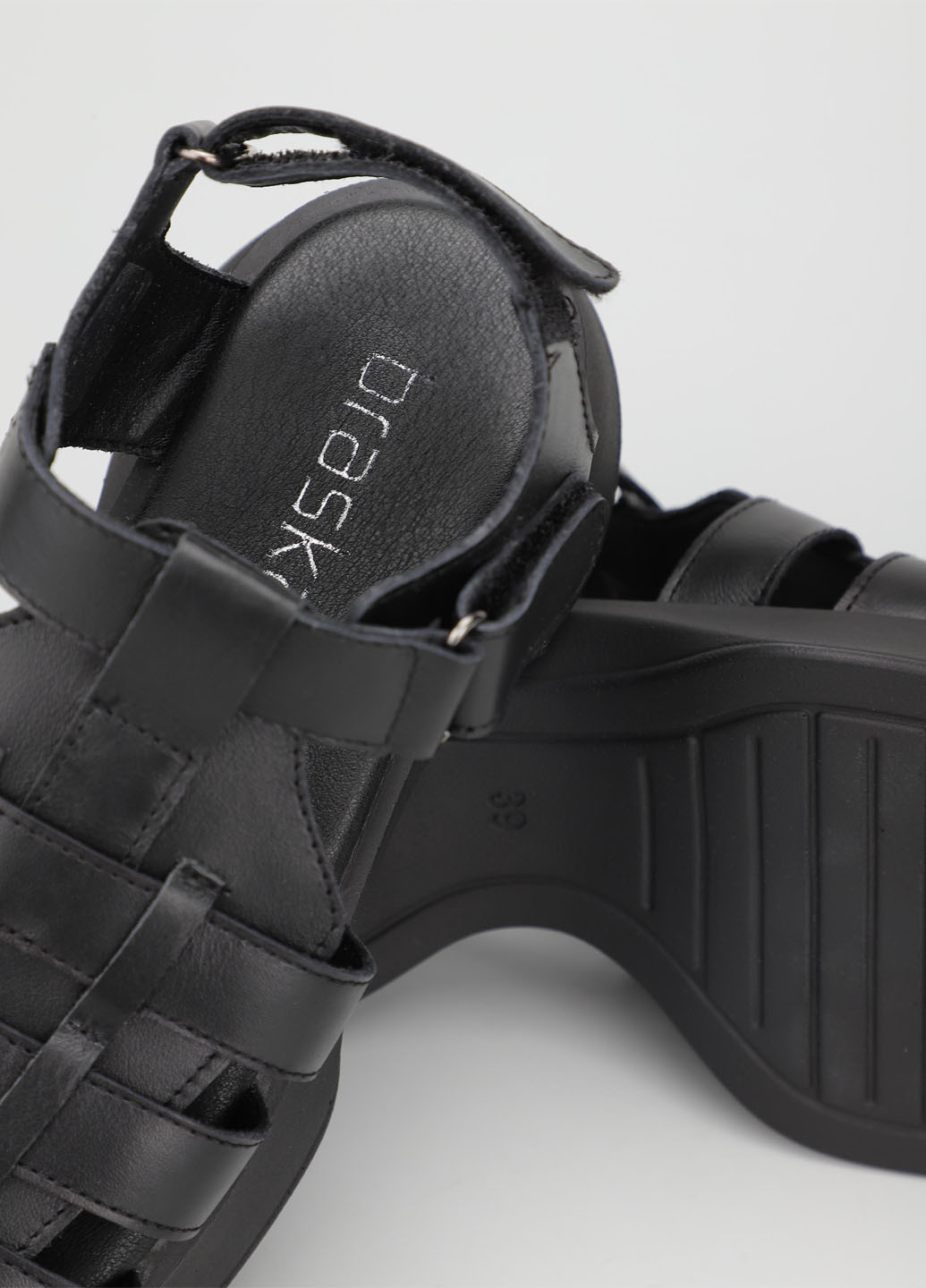 Черные босоножки Braska на липучке