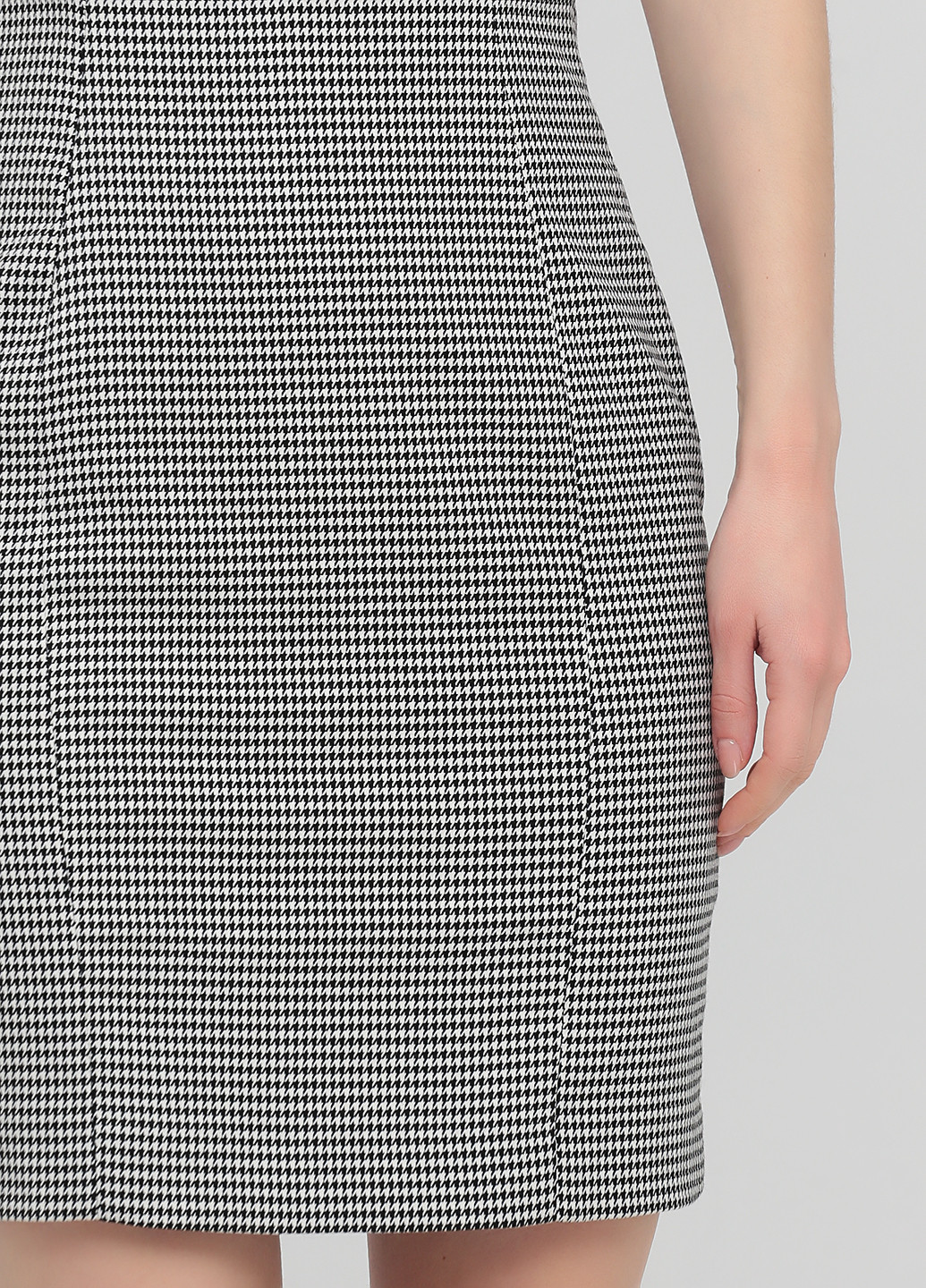 Черно-белое кэжуал платье футляр H&M с узором пье-де-пуль «гусиная лапка»