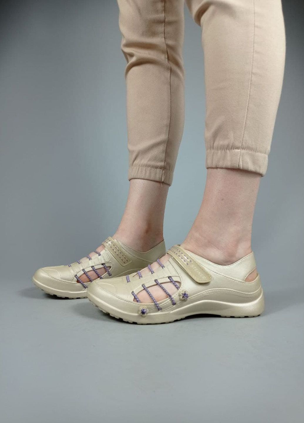 Бежевые сабо Steiner