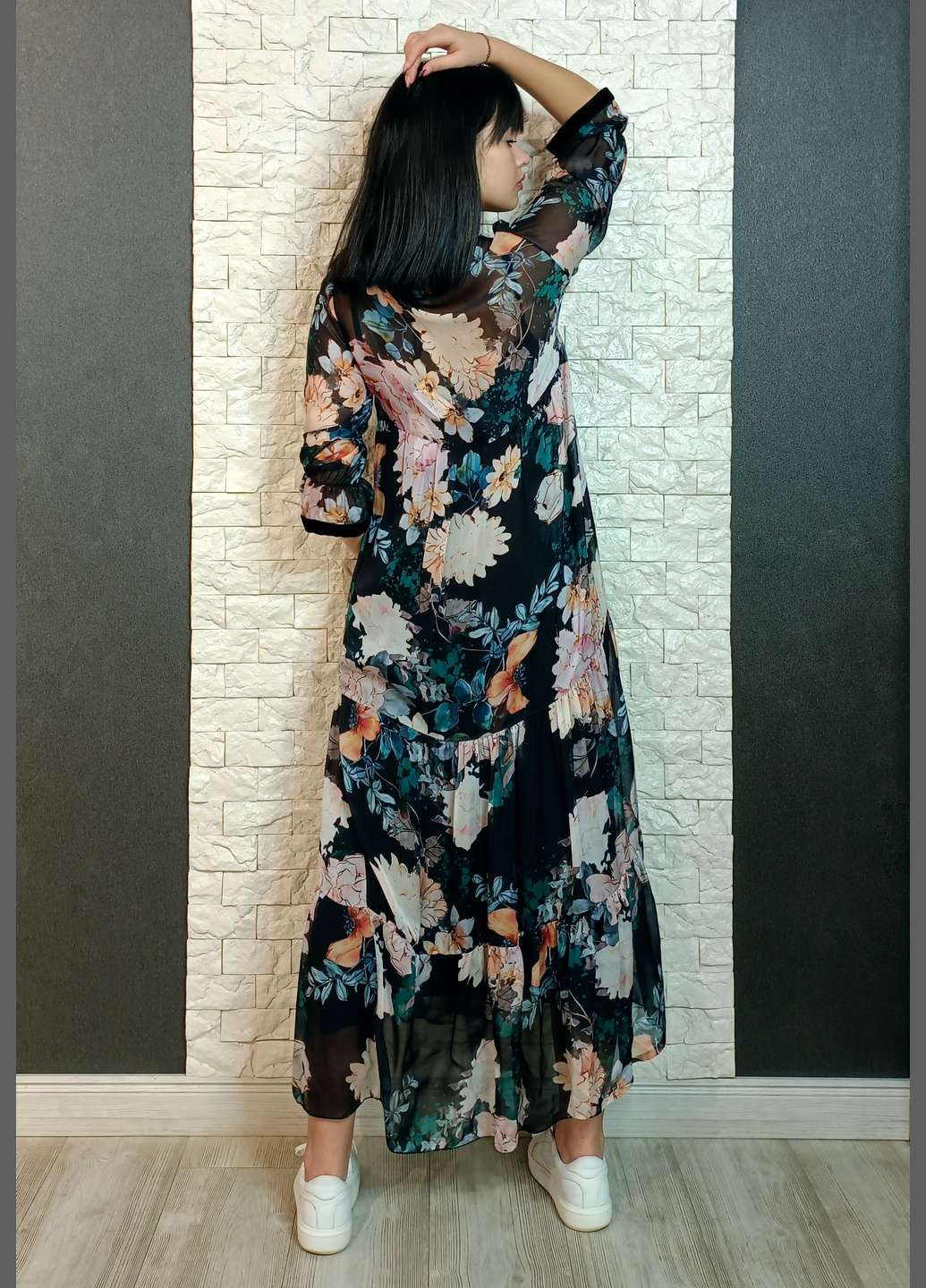 Черное кэжуал платье а-силуэт Miho's с цветочным принтом