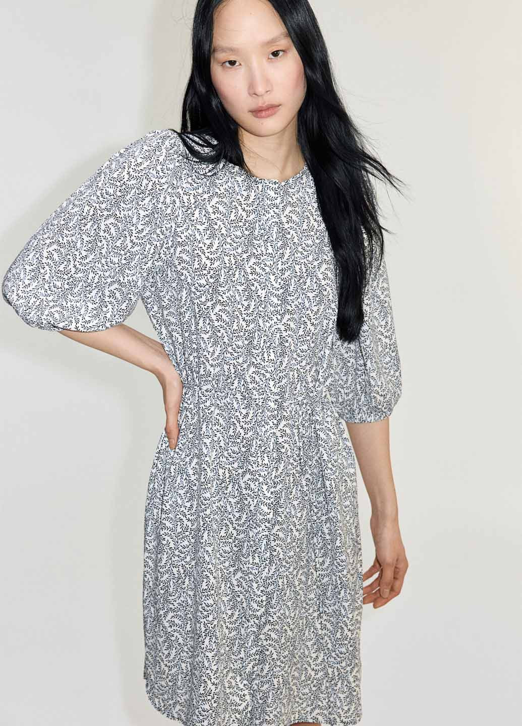 Синя кежуал сукня а-силует H&M з абстрактним візерунком