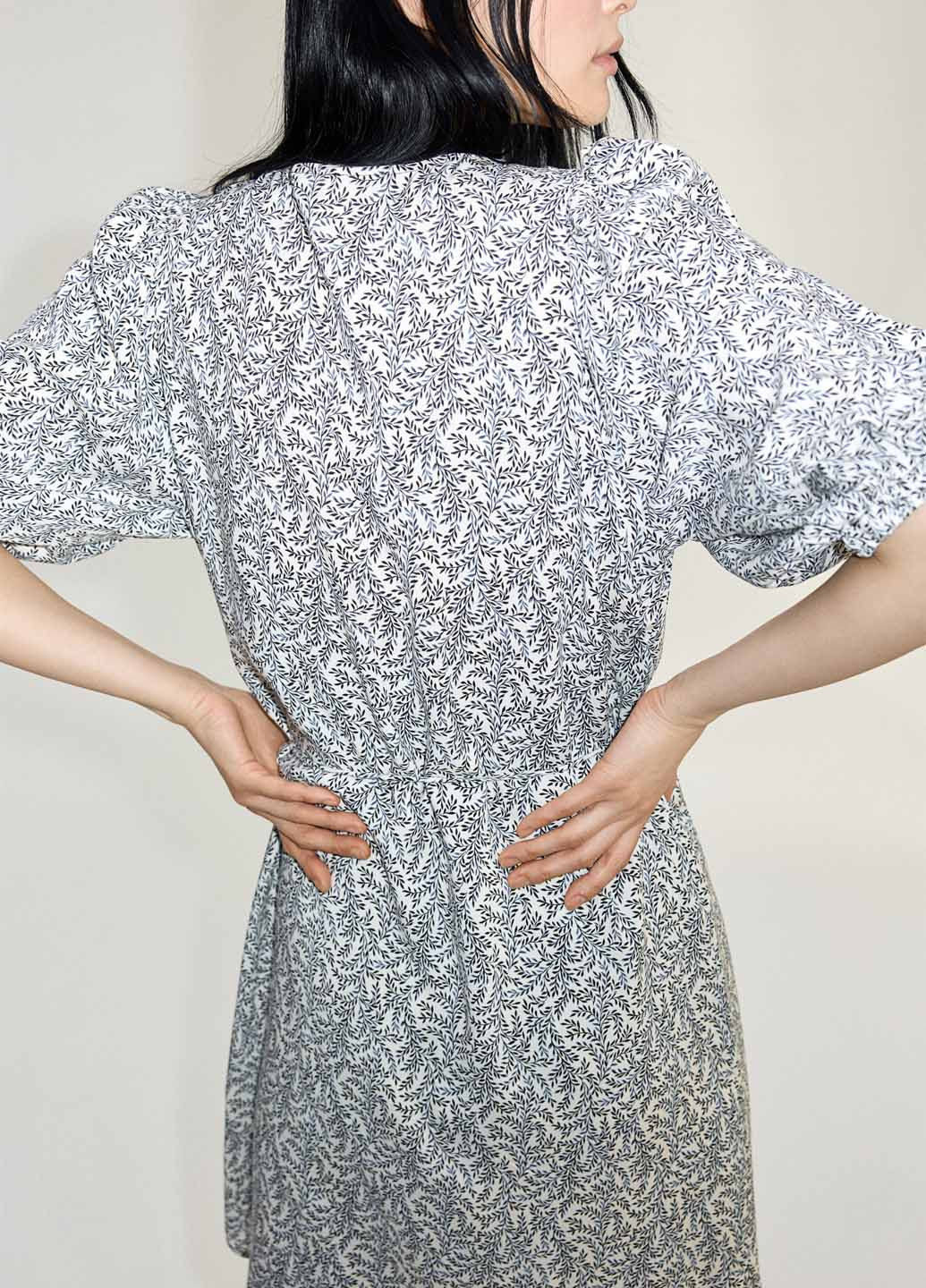 Синя кежуал сукня а-силует H&M з абстрактним візерунком