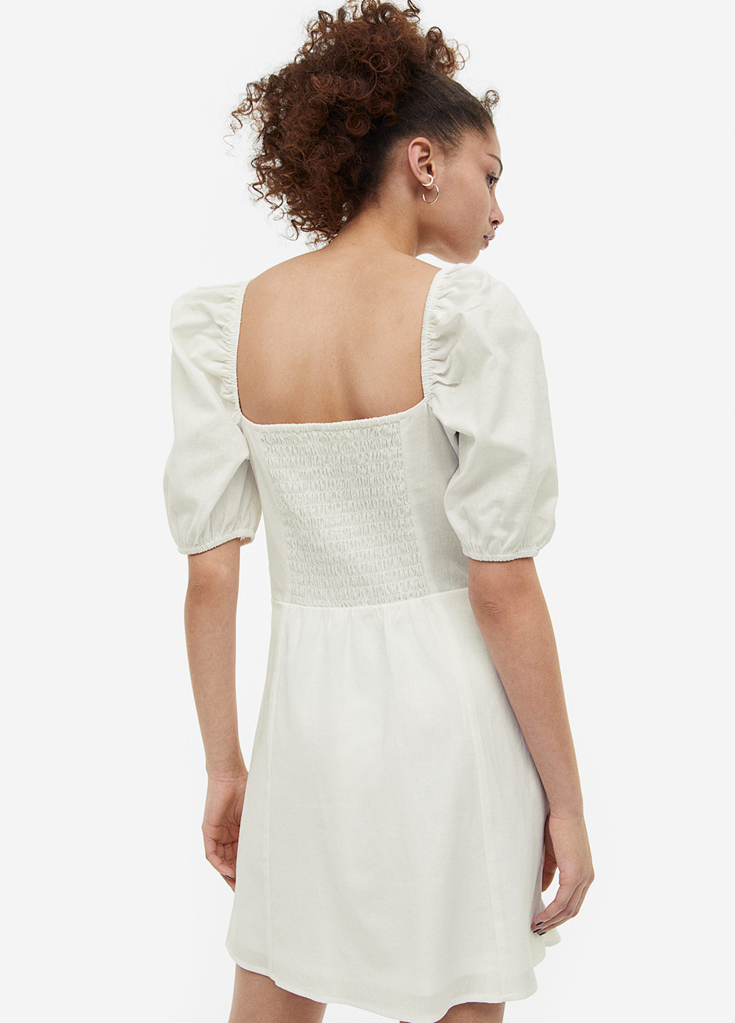 Белое кэжуал платье колокол, с открытой спиной H&M однотонное