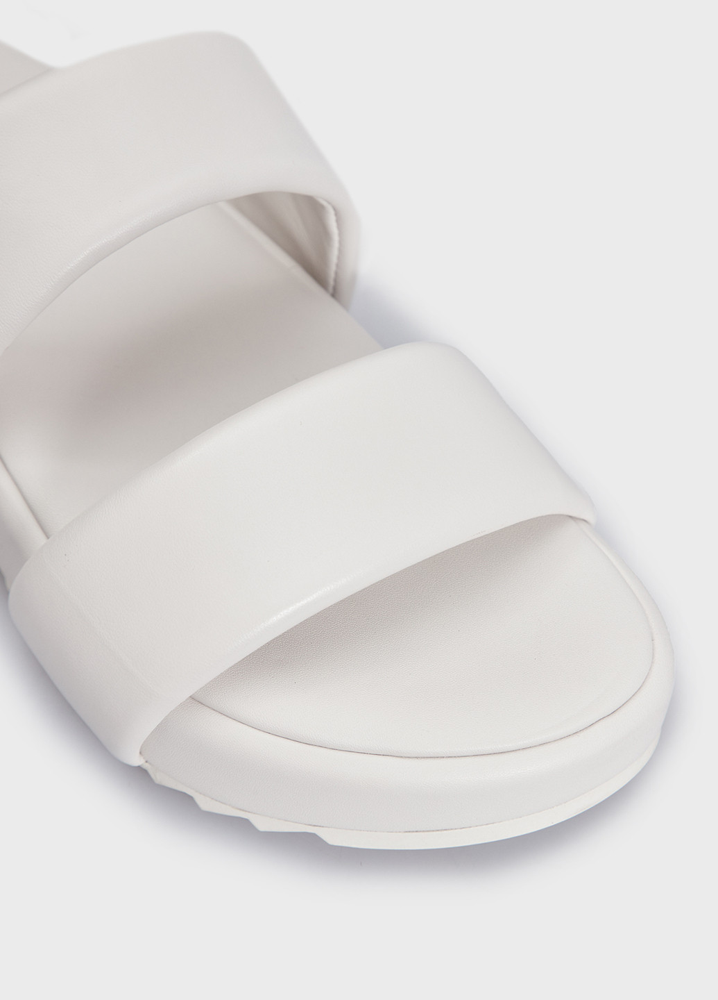 Белые шлепанцы PRPY