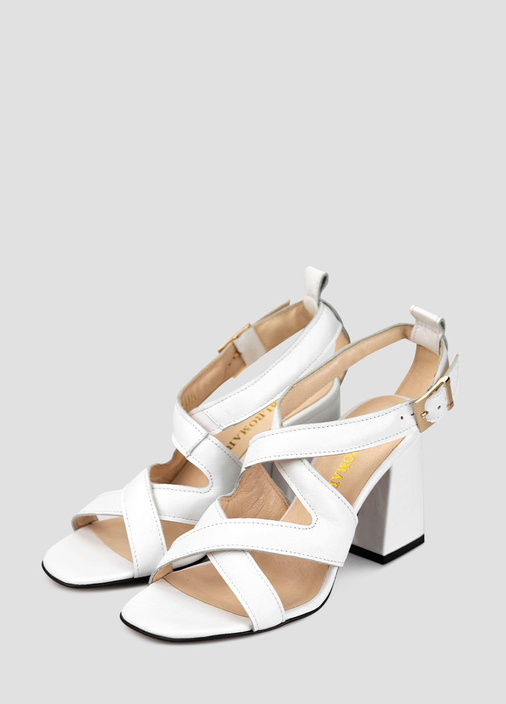 Белые босоножки Alromaro с ремешком