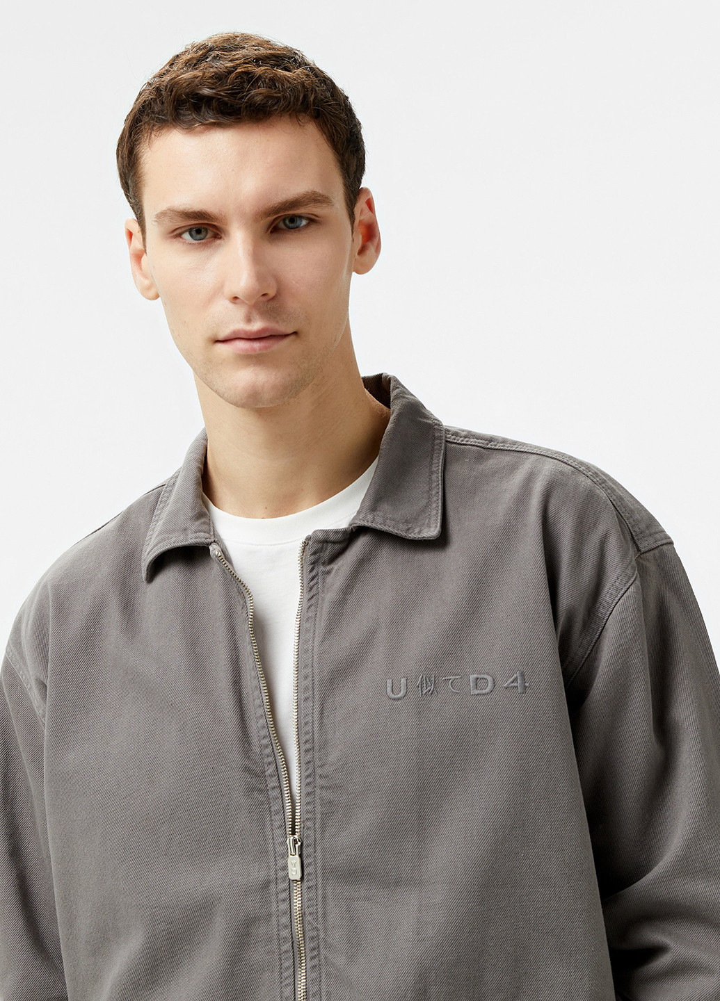 Серая демисезонная куртка UNITED4