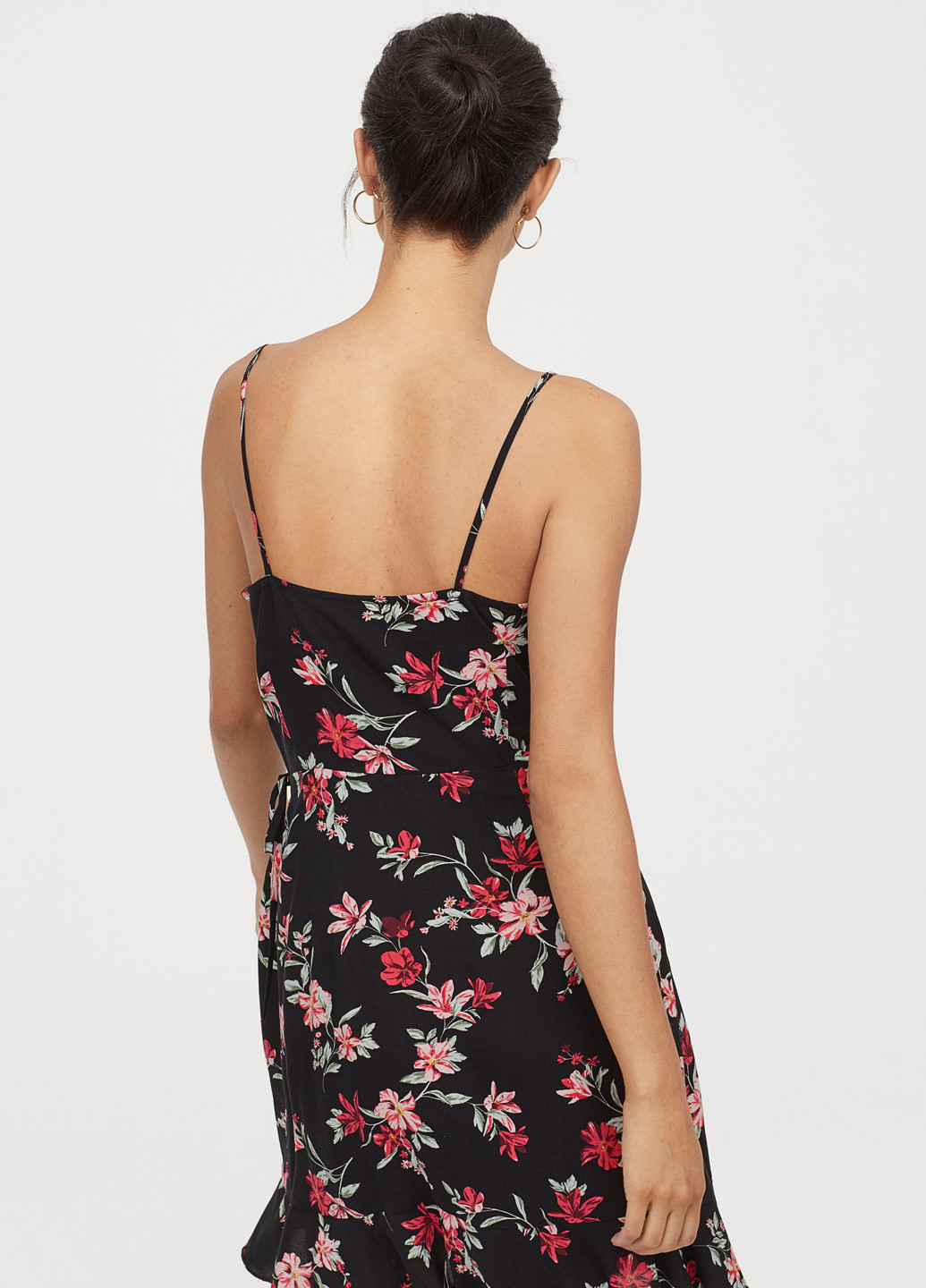 Черное кэжуал платье на запах H&M с цветочным принтом