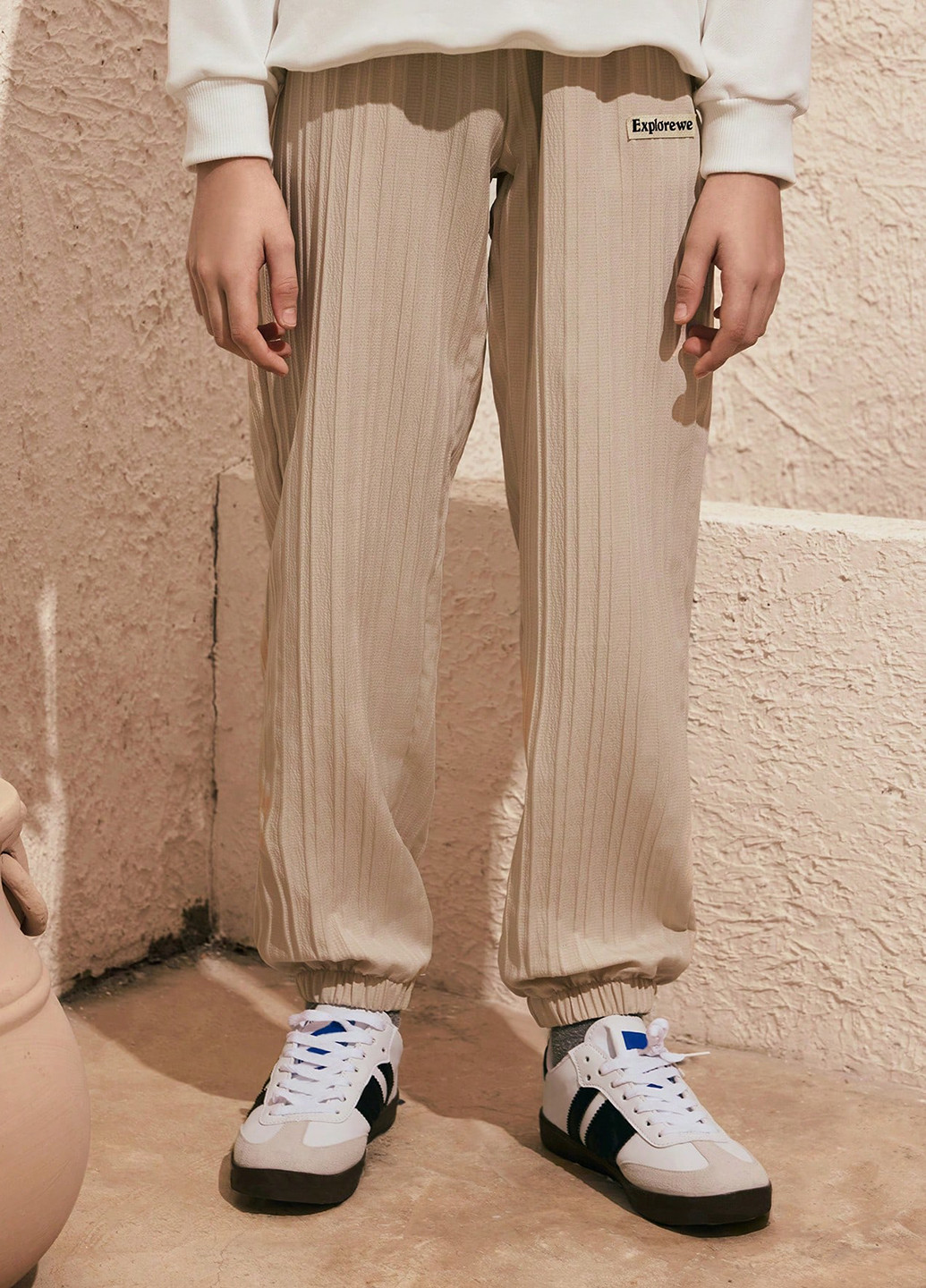 Бежевые спортивные, кэжуал демисезонные брюки джоггеры SHEIN