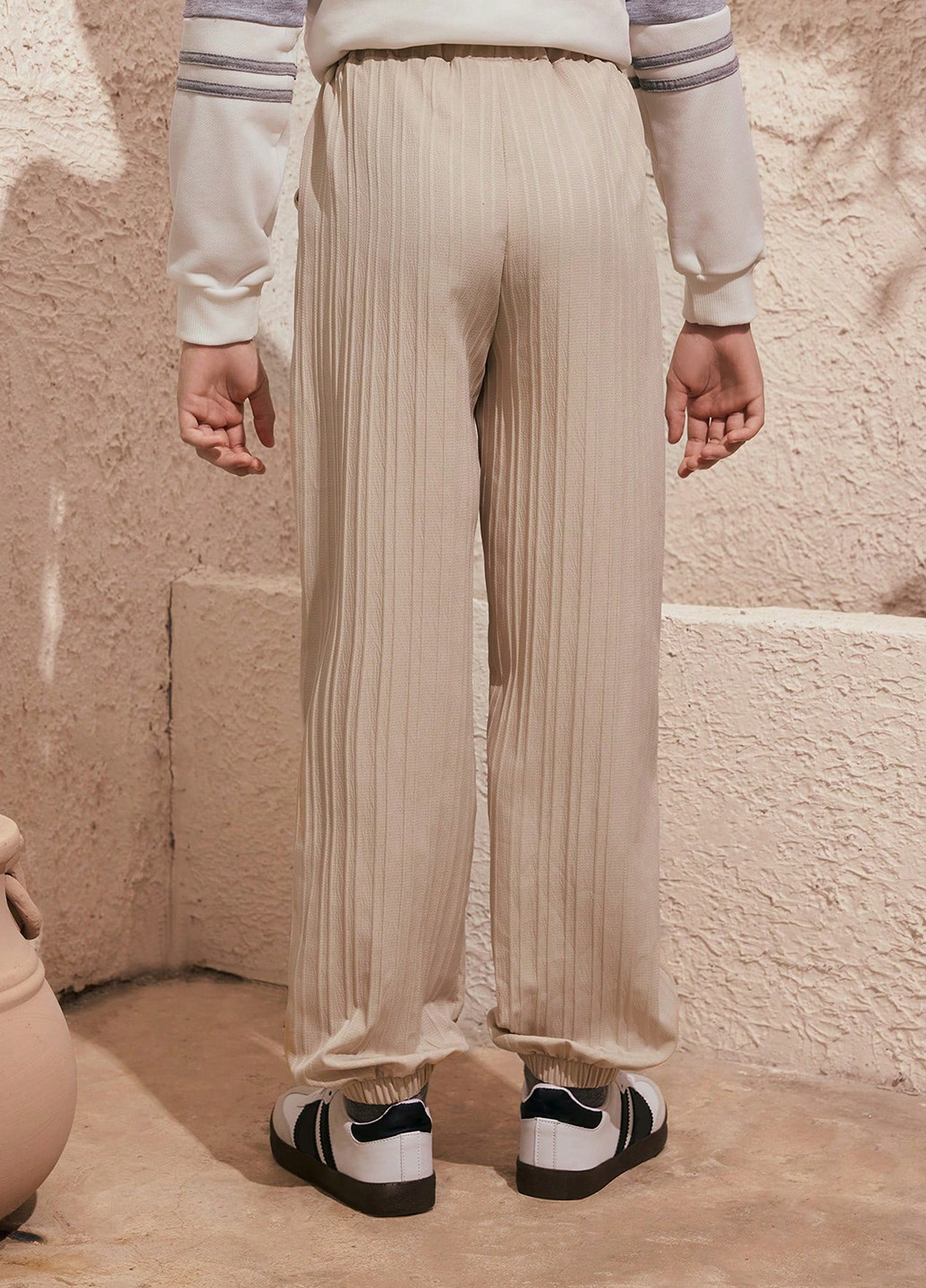 Бежевые спортивные, кэжуал демисезонные брюки джоггеры SHEIN