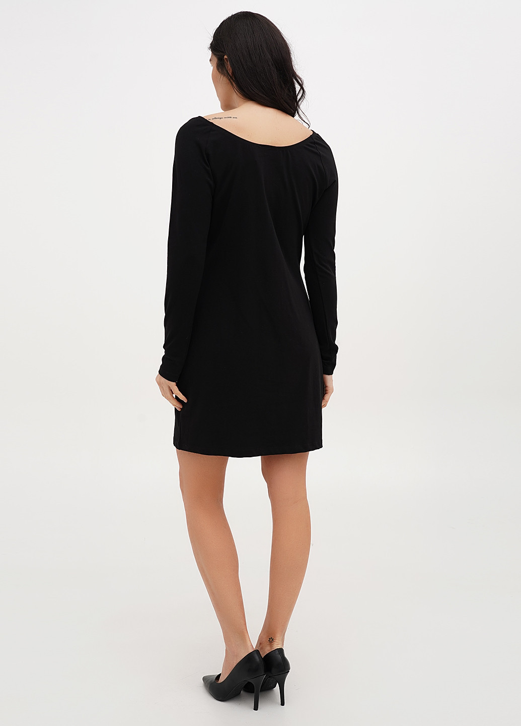 Черное кэжуал платье силуэтная Weekday однотонное