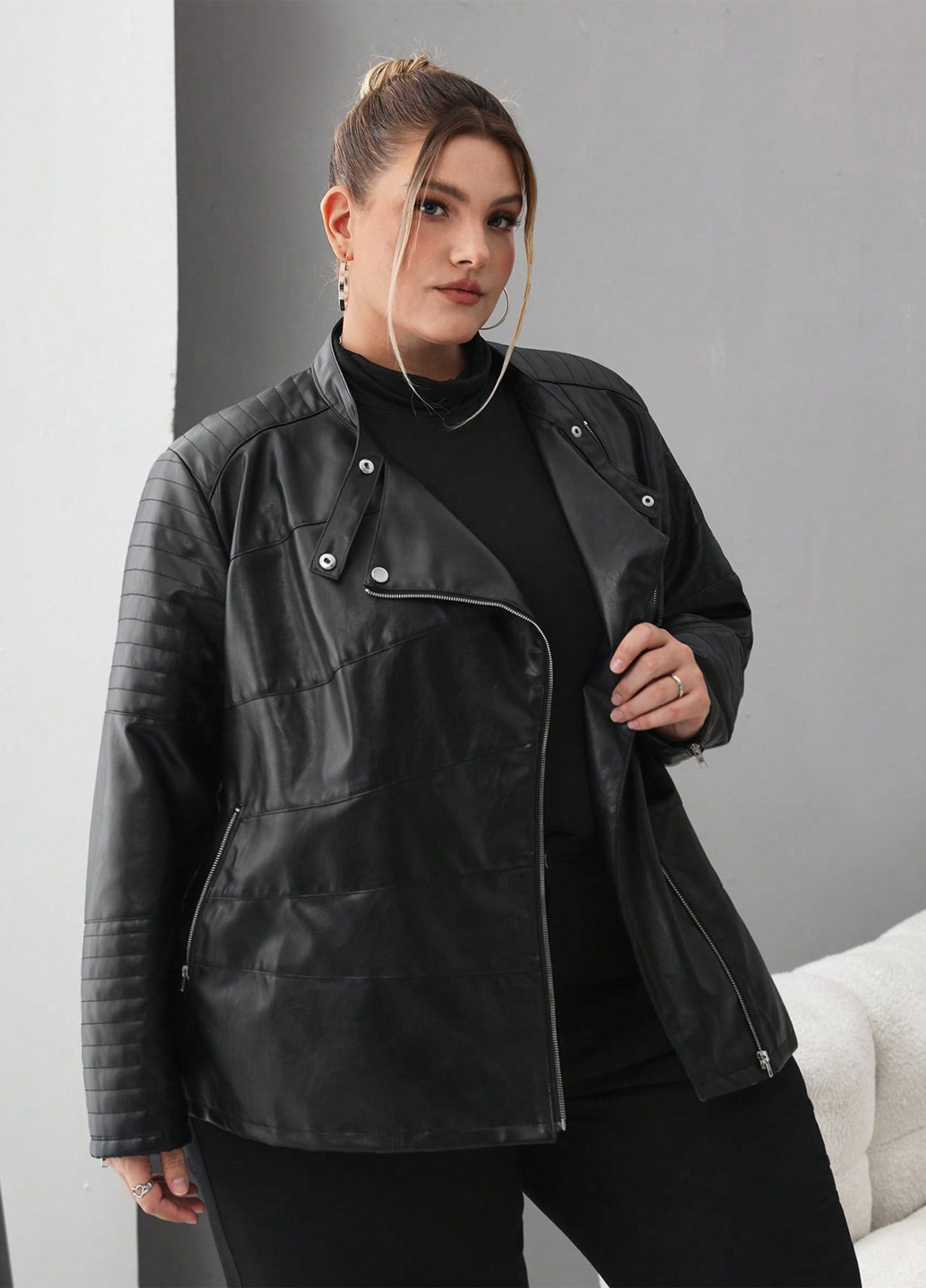 Черная демисезонная куртка косуха SHEIN