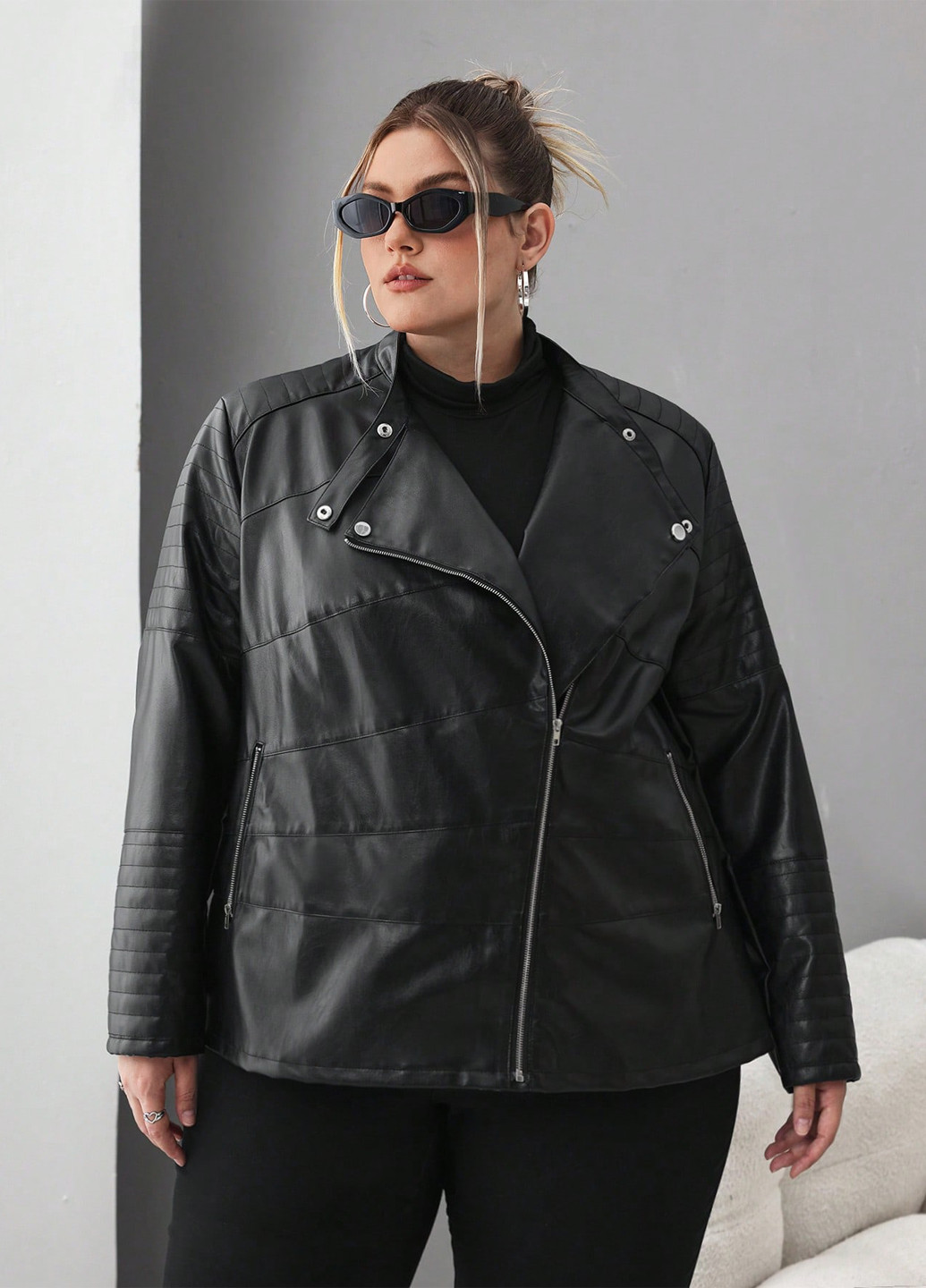 Черная демисезонная куртка косуха SHEIN