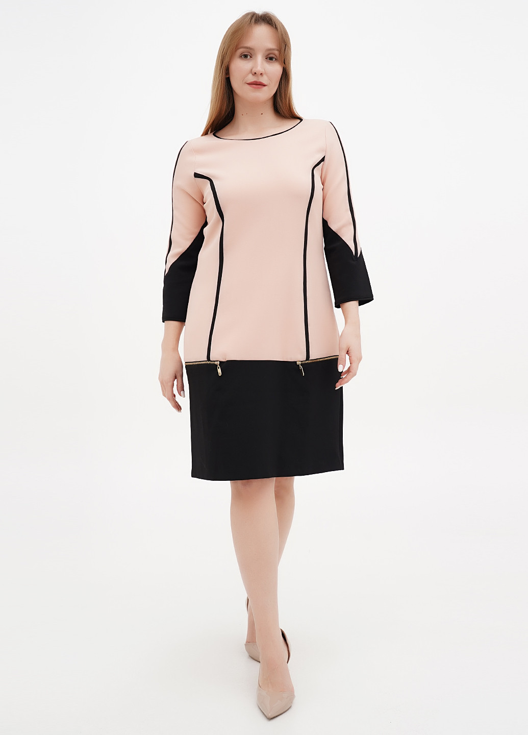 Пудровое кэжуал платье футляр Sassofono колор блок