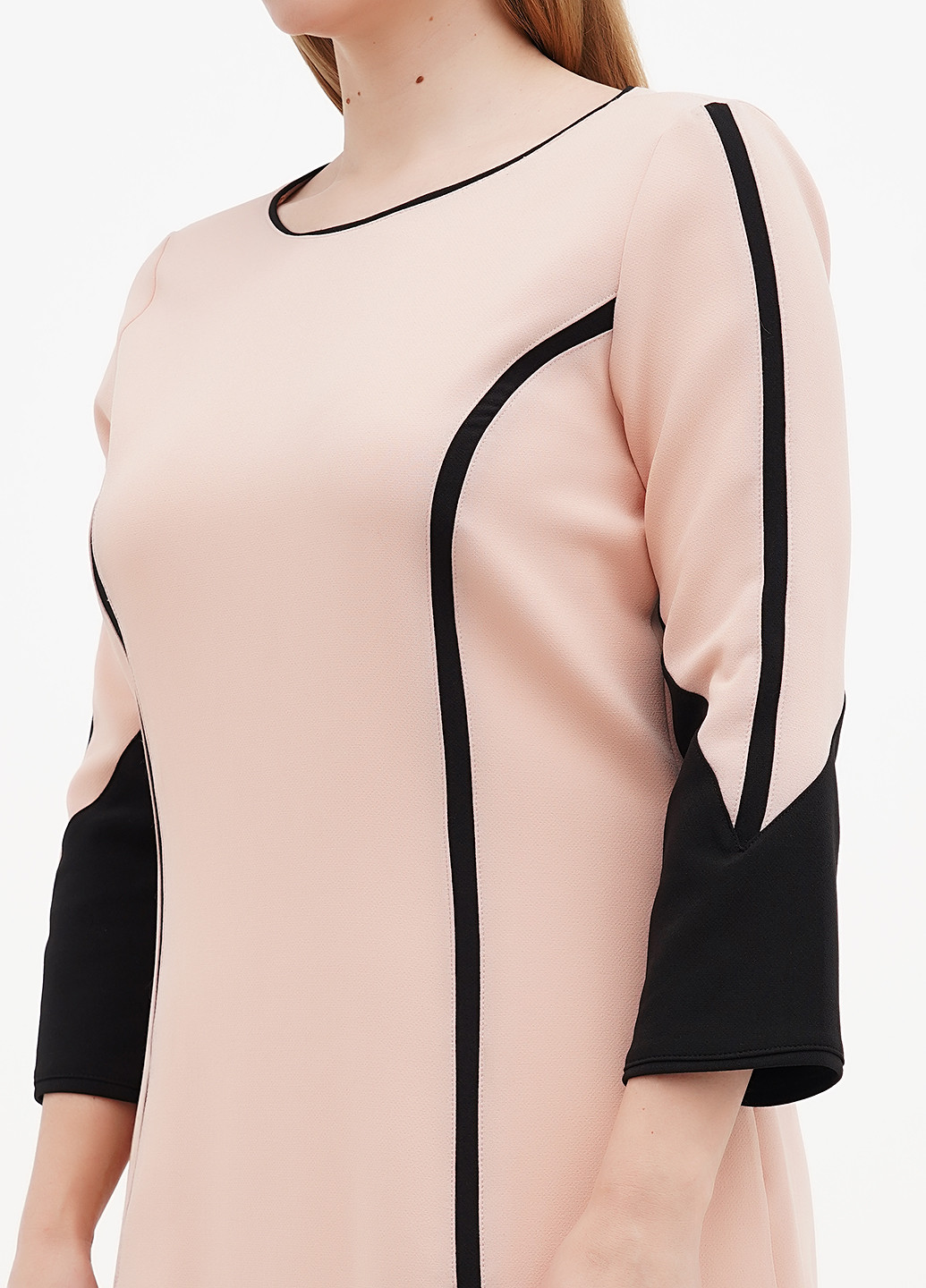 Пудровое кэжуал платье футляр Sassofono колор блок