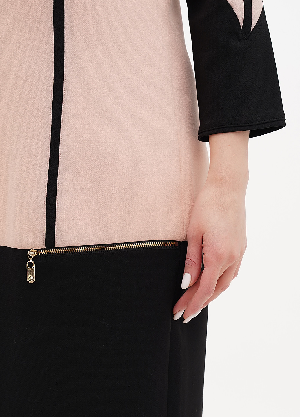 Пудровое кэжуал платье футляр Sassofono колор блок