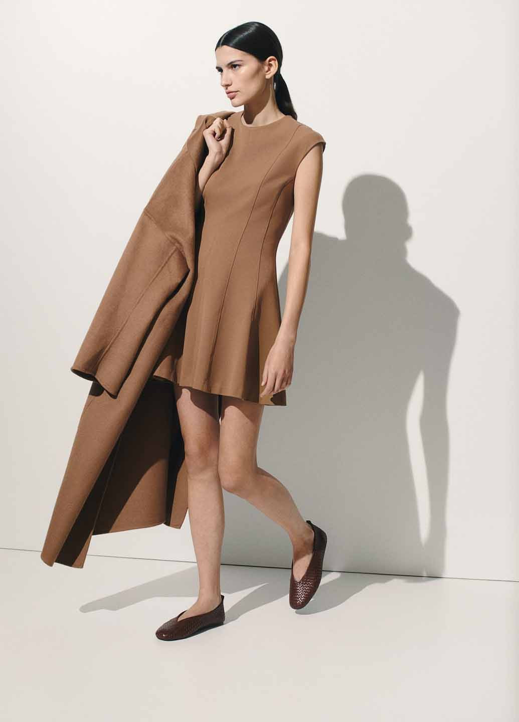 Темно-бежевое кэжуал платье клеш H&M однотонное