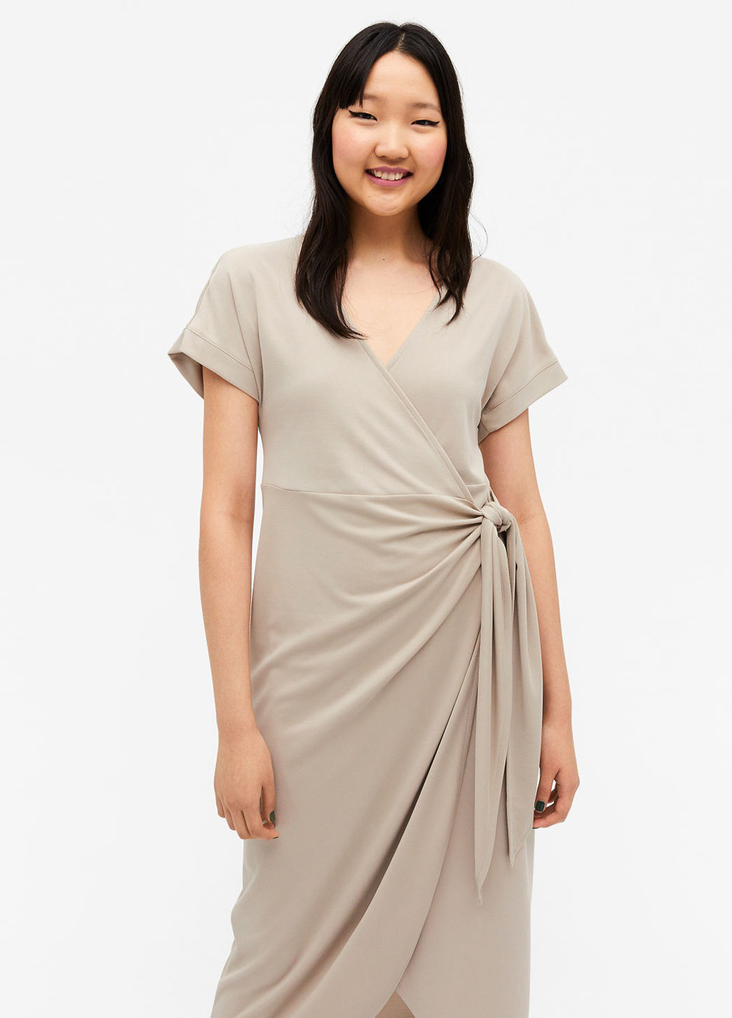 Светло-серое кэжуал платье на запах Monki однотонное