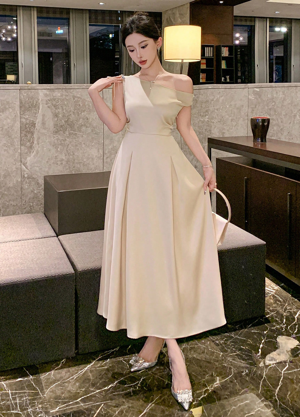 Кремова кежуал сукня а-силует, на одне плече SHEIN однотонна