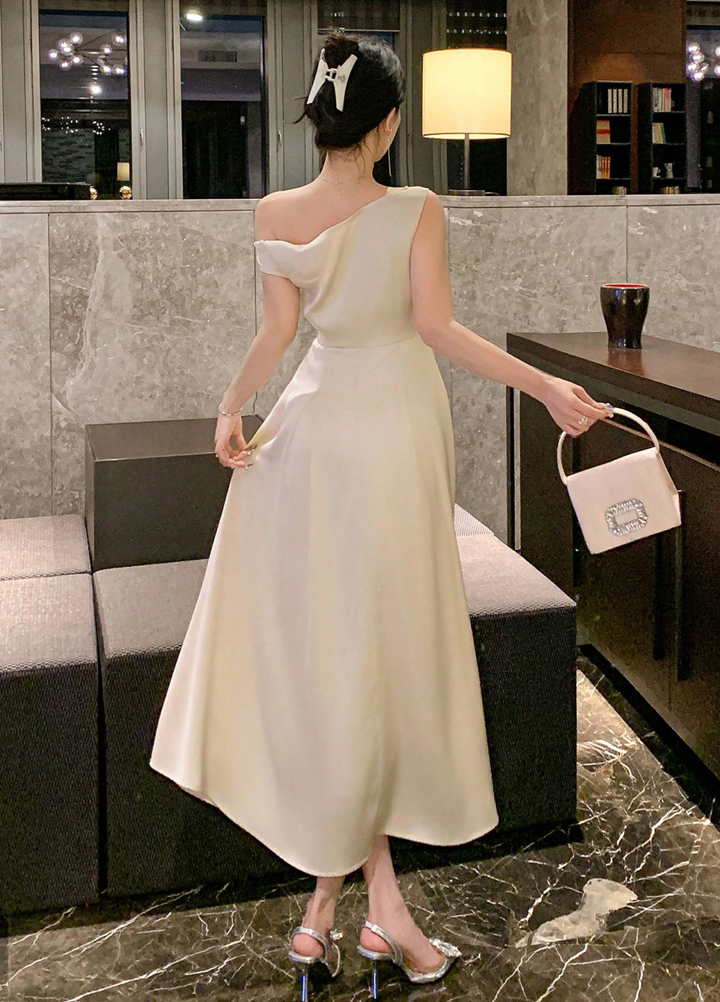 Кремова кежуал сукня а-силует, на одне плече SHEIN однотонна
