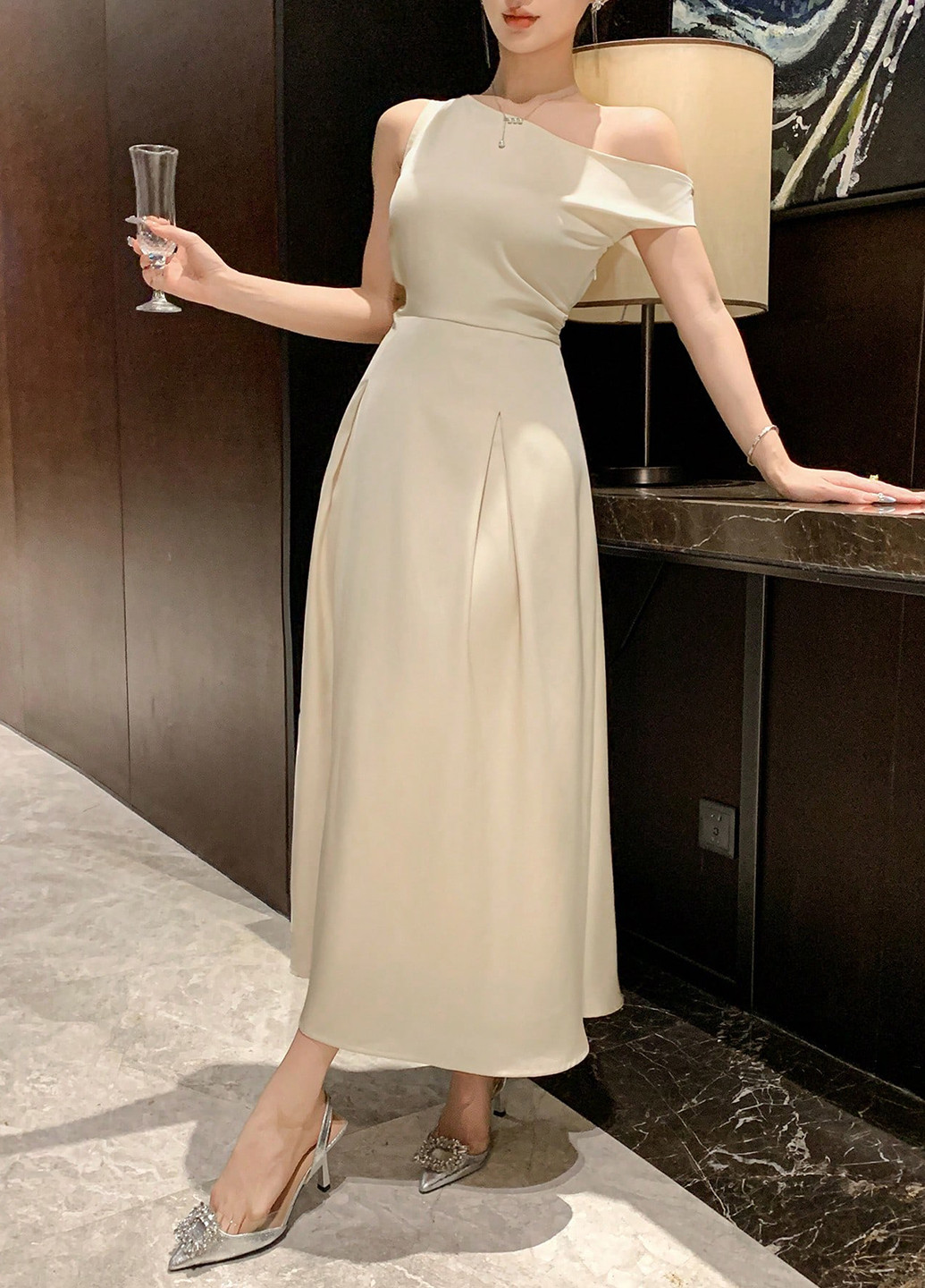 Кремова кежуал сукня а-силует, на одне плече SHEIN однотонна