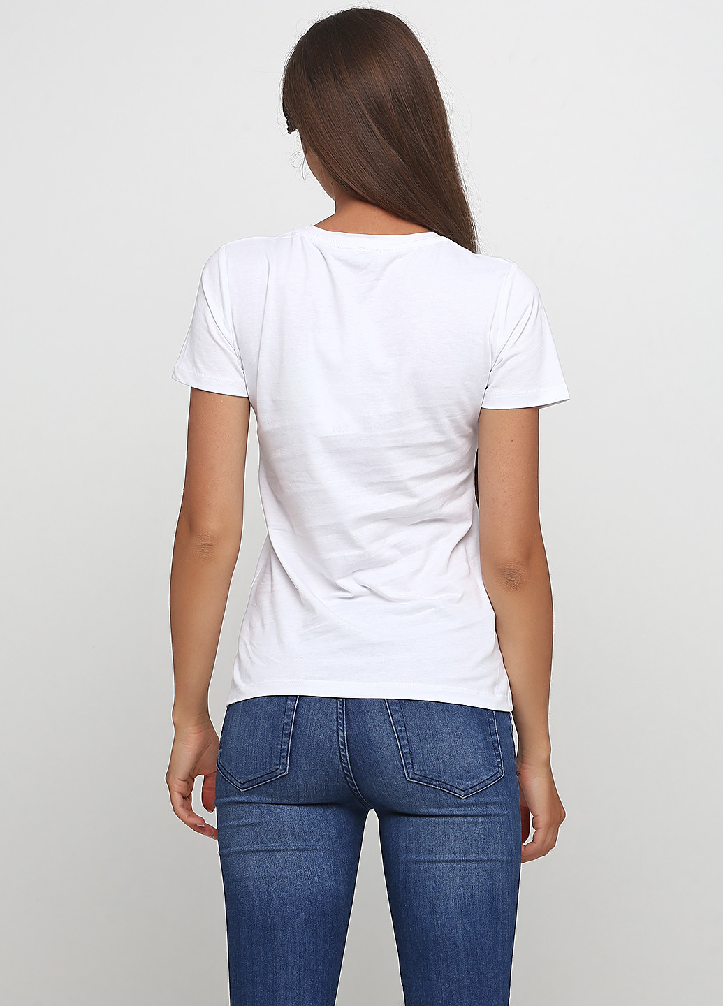 Белая летняя футболка Madoc Jeans