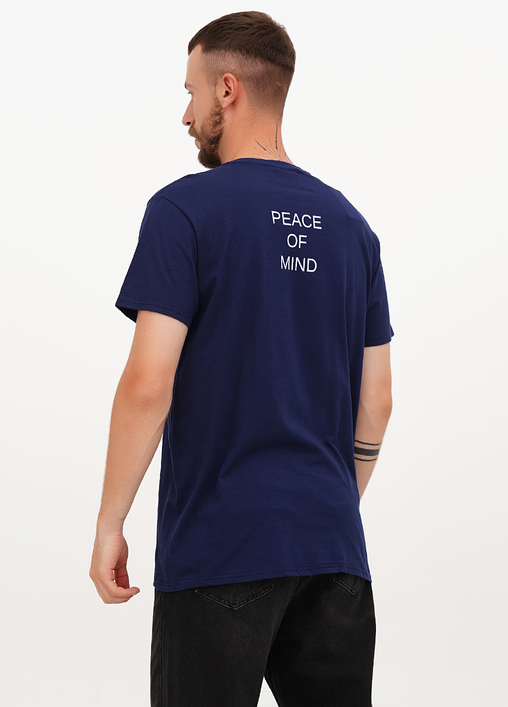 Темно-синяя футболка Hanes