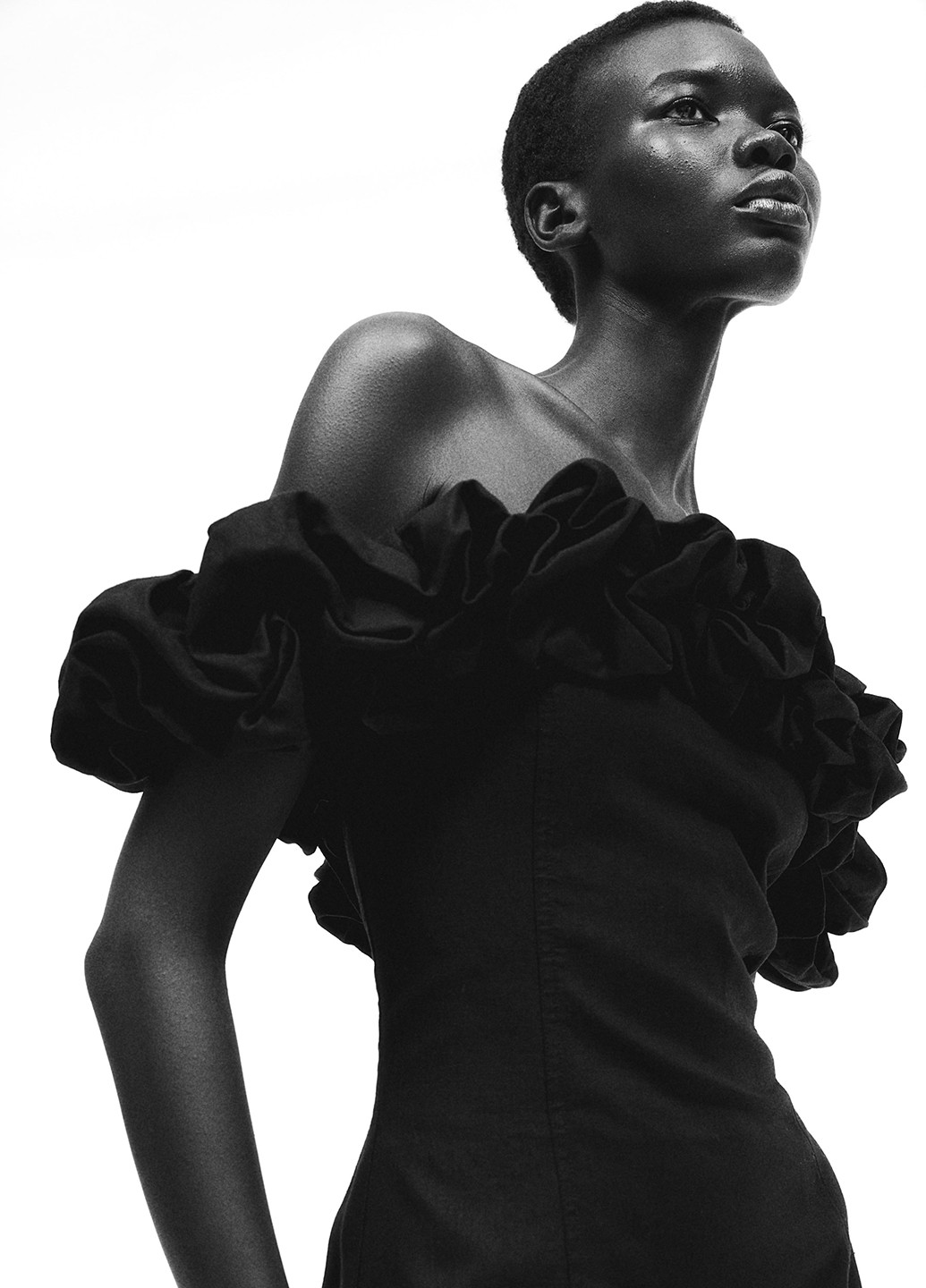 Чорна коктейльна сукня з відкритими плечима H&M однотонна