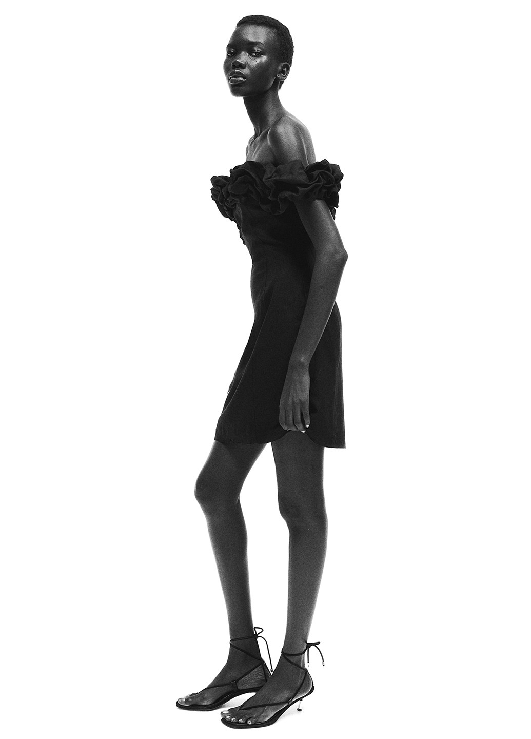 Чорна коктейльна сукня з відкритими плечима H&M однотонна