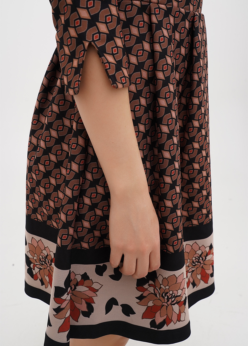 Темно-бежева кежуал сукня кльош Sassofono з абстрактним візерунком