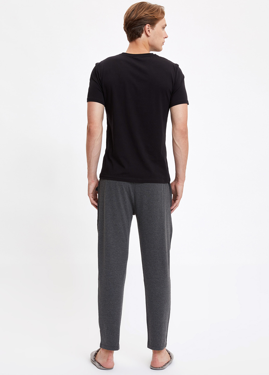 Черный демисезонный комплект(футболка, брюки) DeFacto