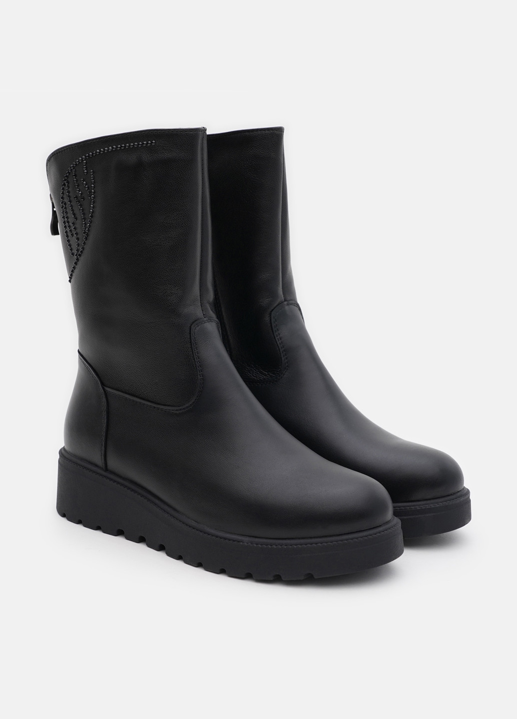 Черные зимние полусапоги Varvara